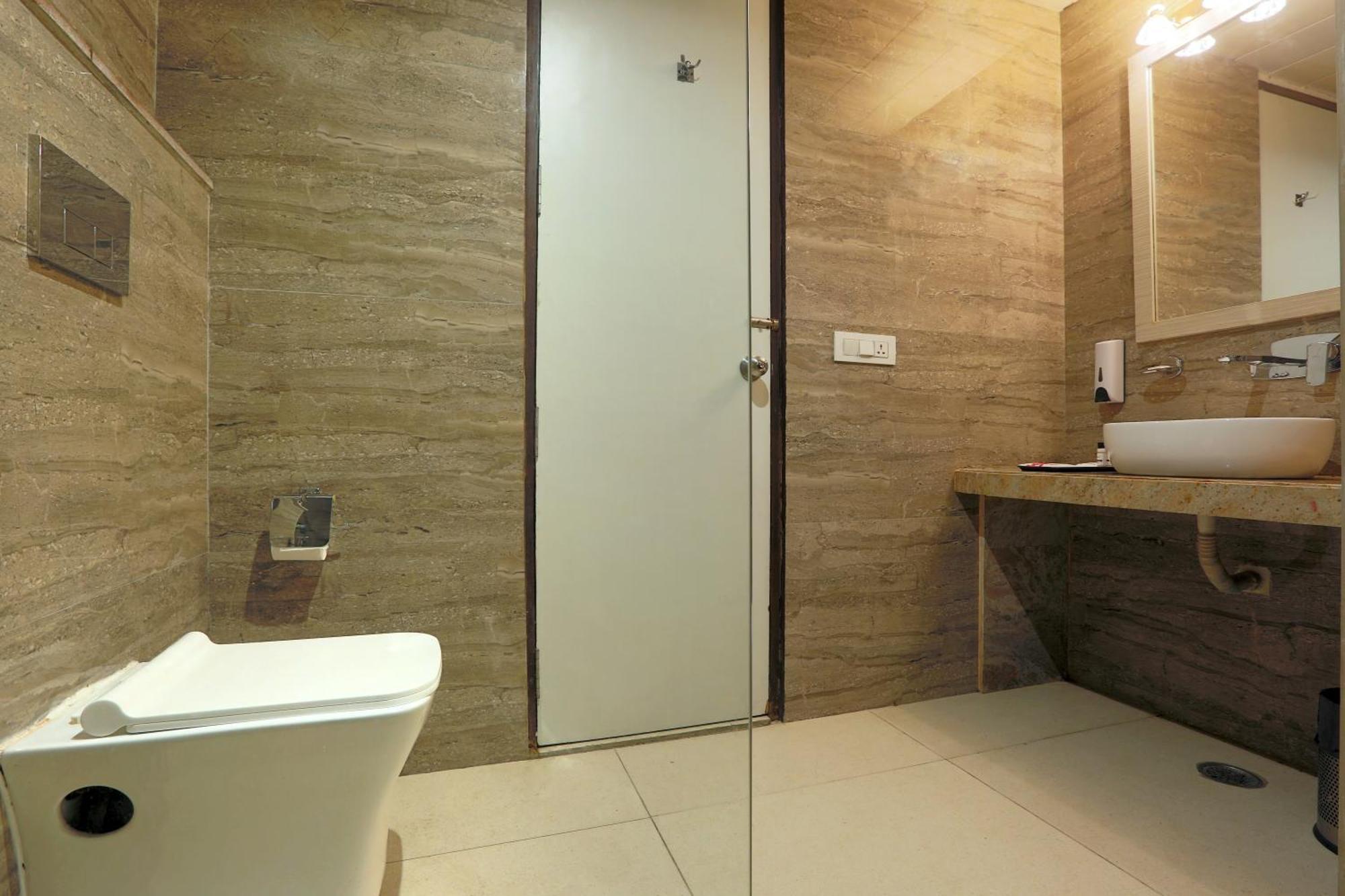 Aerostay Residency Delhi Airport Hotel *
